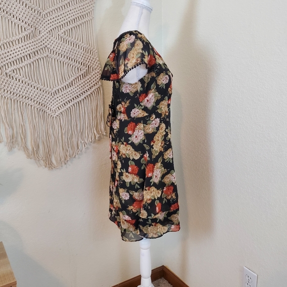MISS ME Enchanted Black Floral Lace Dress! Size‎ Medium. - Picture 3 of 9